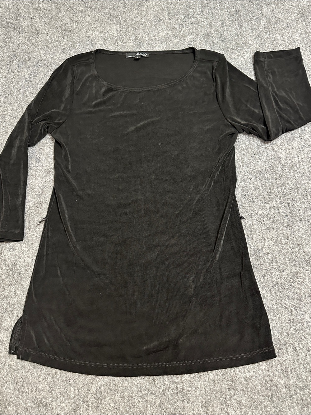 This item is a Willi Smith black 3/4-sleeve tunic top.